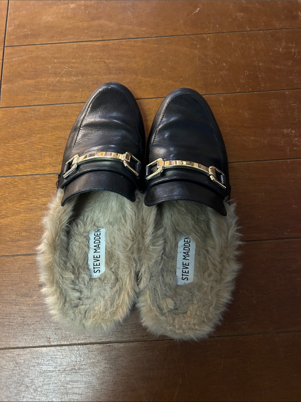 Size 6.5 leather black Steve Madden Faux-Fur Lined Mule Loafers with Gold Accent